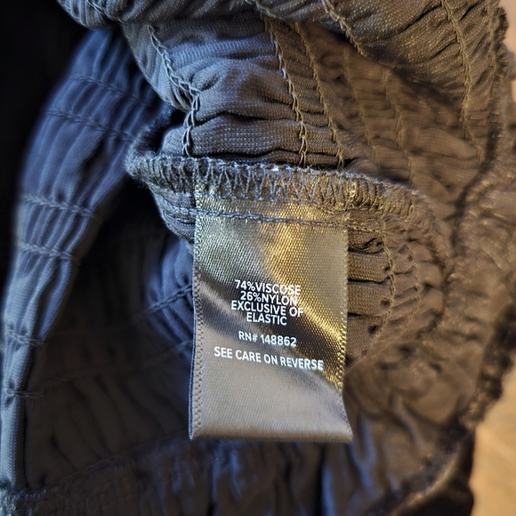 TORRID Womens Long Sleeve Velvet Smocked Blouson Sleeve Crop Top, Black - Picture 8 of 10